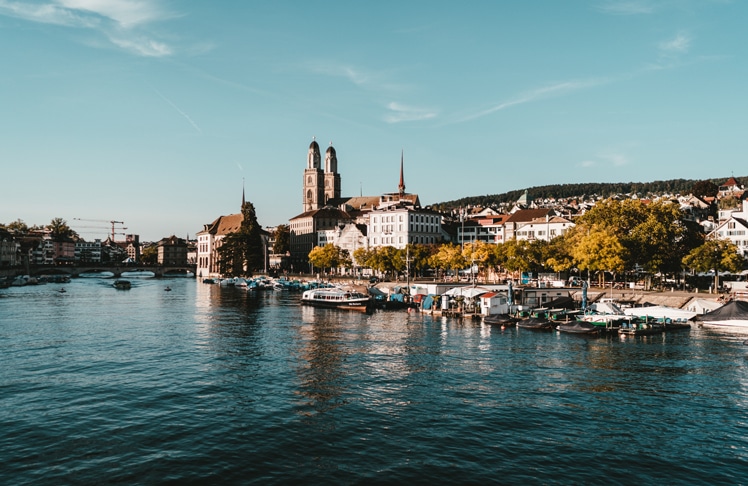 Wer in Zürich urlaubt muss ganz tief ins Portemonnaie greifen. © Unsplash, Claudio Schwarz.