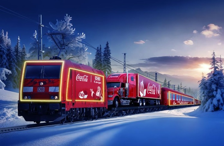 Festlicher Schienenzauber: Coca-Cola Weihnachtstruck-Tour in Kooperation mit der Deutschen Bahn. © Coca-Cola Deutschland