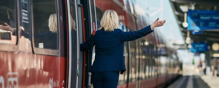 Endlich wieder Abfahrt: Die Züge fahren wieder, die Verhandlungstische sind erneut besetzt (Bild: Deutsche Bahn AG)