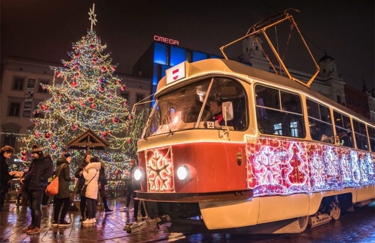 In Brno (Brünn) bekommt sogar die Straßenbahn einen festlichen Anstrich. © Screenshot gotobrno.cz