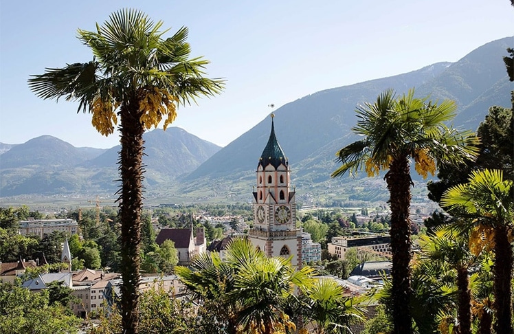 Wo einst Kaiserin Sissi auf Kur ging: Meran lebt von seiner glanzvollen Vergangenheit, hat sich aber in eine moderne Touristenattraktion verwandelt. © Screenshot merano-suedtirol.it