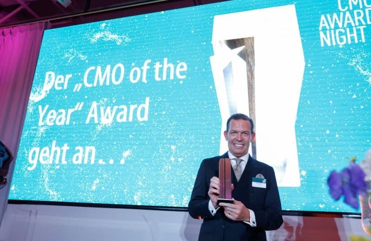 Daniel Grieder, CEO von HUGO BOSS, wurde für seine innovative Markenführung und digitale Transformation zum "CMO of the Year 2024“ gekürt. Seine Strategie brachte das Unternehmen zurück auf die Erfolgsspur. © Serviceplan Group