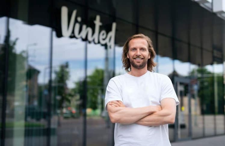 Thomas Plantenga, CEO von Vinted, betont den Erfolg der Plattform, die nicht nur profitabel ist, sondern auch nachhaltig positive Auswirkungen auf Menschen und Umwelt hat. © Vinted Group