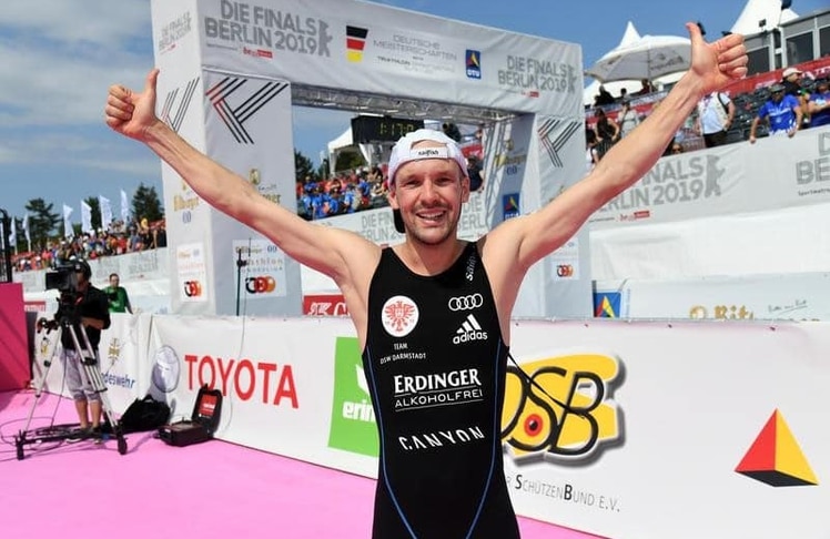 Patrick Lange bei den Deutschen Triathlon-Meisterschaften 2019 in Berlin. Seit heute dreifacher Ironman-Hawaii-Sieger und Rekordhalter, legte er hier die Grundlage für seine beeindruckende Erfolgsserie. © BrauerPhotos / J.Reetz