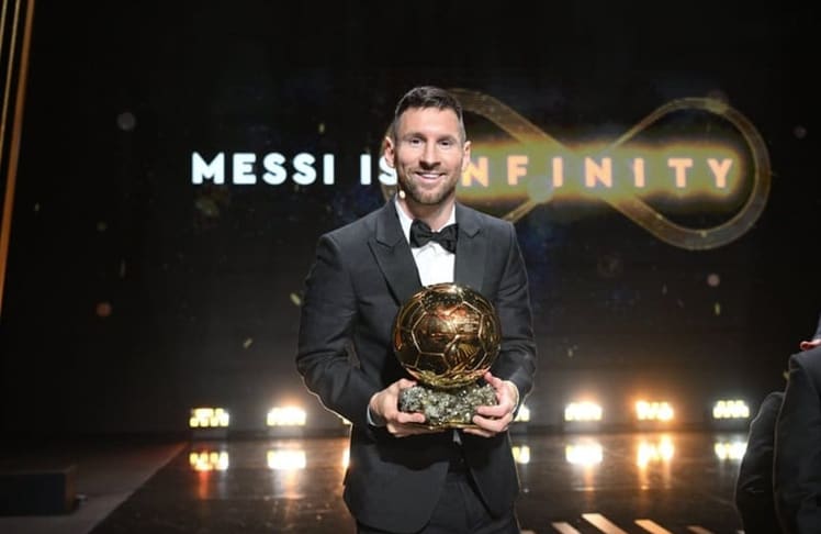 Lionel Messi, der amtierende Ballon d'Or-Gewinner, sicherte sich 2023 seinen siebten Titel und festigte damit seine Position als erfolgreichster Ballon d'Or-Gewinner in der Geschichte. © Screenshot Twitter Ballon D'Or