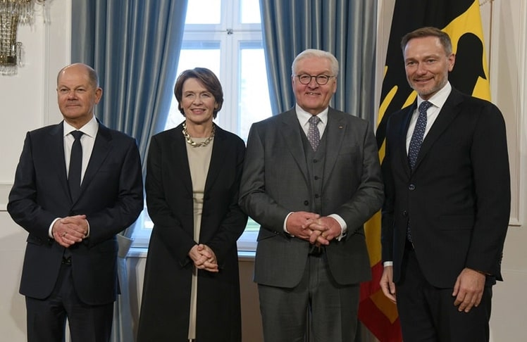 Ein Bild aus besseren - oder zumindest vordergründig harmonischeren - Zeiten: Kanzler Olaf Scholz, Bundespräsident Frank-Walter Steinmeier mit Ehefrau Elke Büdenbender und dem damaligen Finanzminister Christian Lindner bei ihrem letzten gemeinsamen Neujahrsempfang im Januar 2024 (Bild: Brauer Photos / J. Reetz)