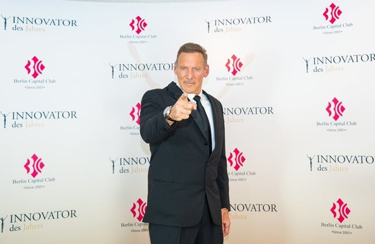 Ralf Moeller, Hollywood-Star und Ehrenpreisträger des "Innovator des Jahres 2024“, begeistert mit seinem Engagement für die Nachwuchsförderung im Handwerk. 
© LEADERSNET.DE_Hahn+Hartung_Miguel Hahn