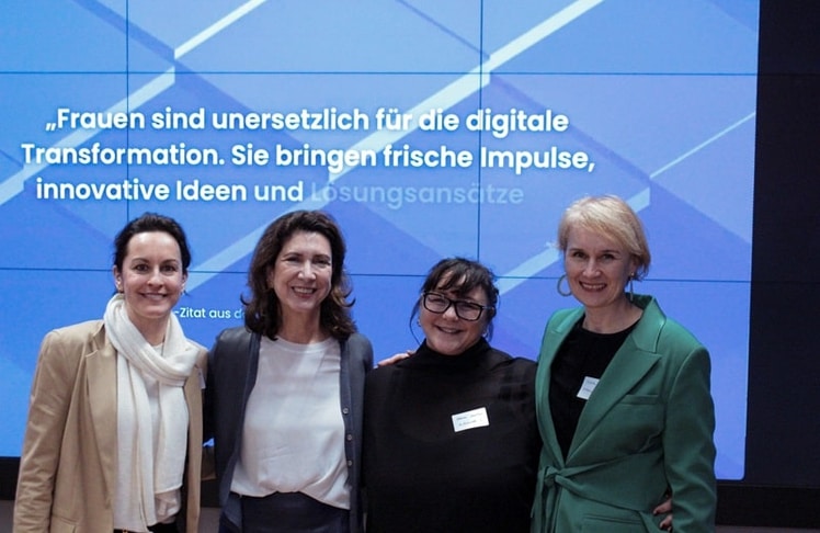 V.l.n.r.: Marielle Ehrmann (SAP SE), Barbara Lutz (AIAYN), Sarah Lawtin (klöckner i) und Judith Wallner (Dessault Systèmes) bei der AIAYN Kick-off Veranstaltung in München.