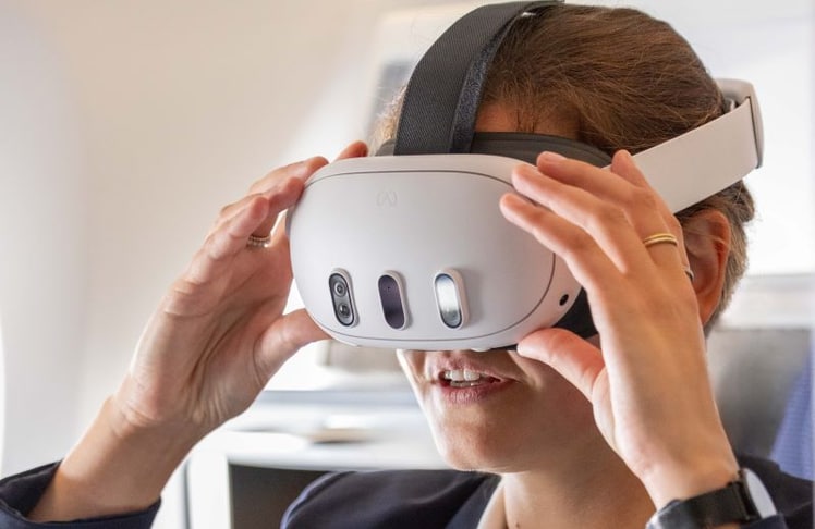 Virtual-Reality-Erlebnis an Bord: Lufthansa testet VR-Brillen als Teil der neuen Bordunterhaltung für Business- und First-Class-Reisende. © Lufthansa Group