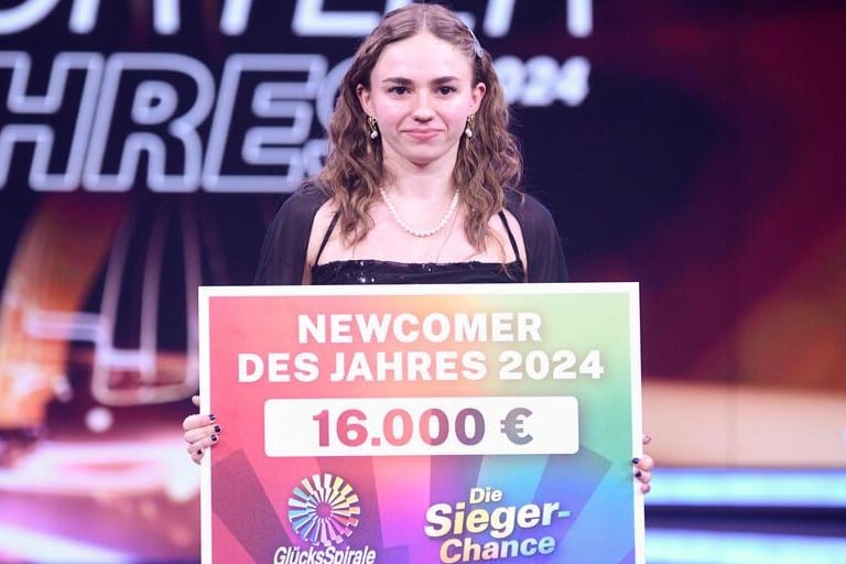 Klara Bleyer: Die 20-jährige Synchronschwimmerin und frischgebackene Europameisterin wurde bei der Gala „Sportler des Jahres“ 2024 in Baden-Baden als "Newcomer des Jahres“ ausgezeichnet. © BrauerPhotos / J.Harrell