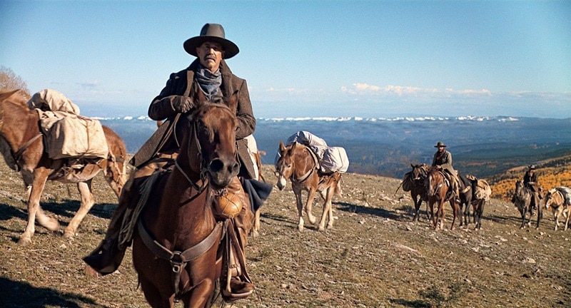 Wohin geht die Reise? Trotz erfolglosem ersten und verschobenem zweiten Kapitel will Kevin Costner seine vierteilige Western-Sage abschließen (Bild: Warner Bros. / Tobis Film)