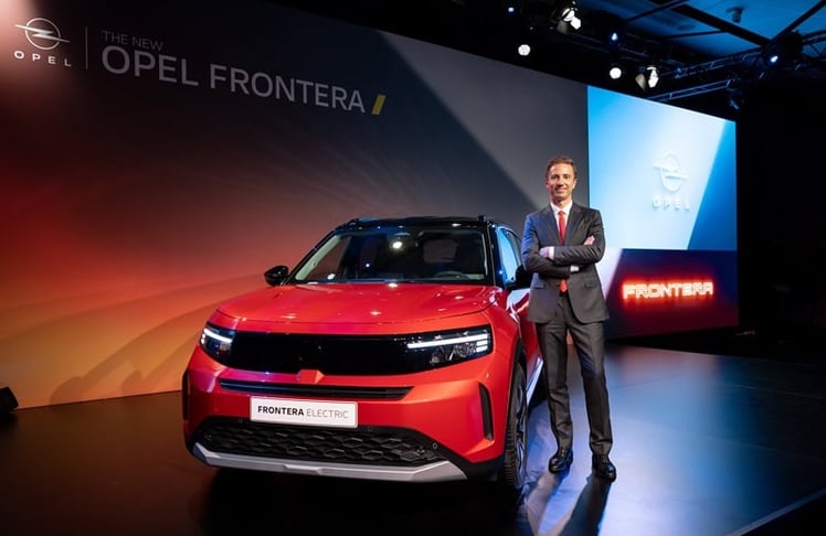 Opel-CEO Florian Huettl präsentiert den neuen Frontera in Istanbul (Bild:  Opel Automobile GmbH)