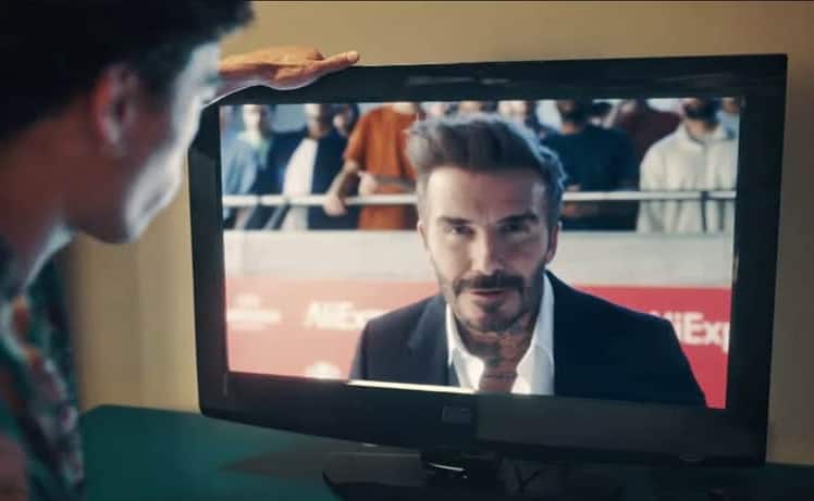 David Beckham im Werbespot, der ihn als Markenbotschafter willkommen heißt (Bild: AliExpress / Alibaba)