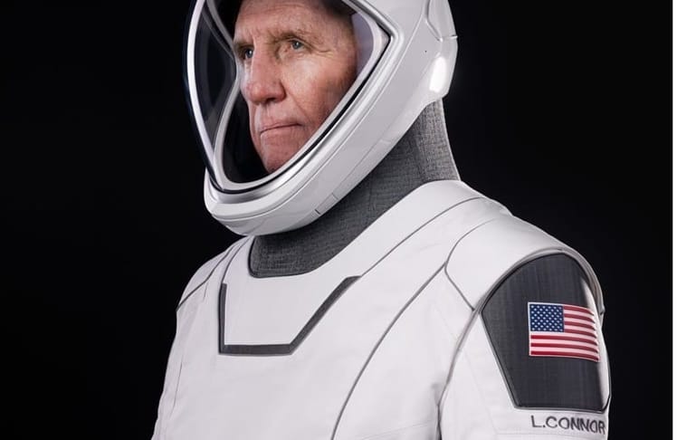 Larry Connor, 74-jähriger US-Milliardär und Extremtourist, in Raumfahrer-Montur (Bild: Axiom Space)