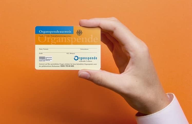 Noch die gängige Möglichkeit, seine Bereitschaft zur Organspende zu erklären: Der dazugehörige Ausweis, der etwa unter www.organspende-info.de bezogen werden kann (Bild: Bundeszentrale für gesundheitliche Aufklärung)