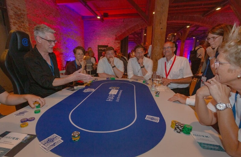 Abendlicher Poker-Ausklang (Bild: Leadersnet / Ralf Kruse)