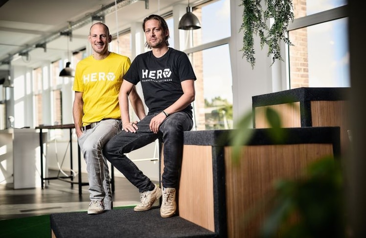 Die HERO Software Gründer Michael Kessler und Philipp Lyding freuen sich über den erfolgreichen Abschluss der Series-B-Finanzierungsrunde in Höhe von 40 Millionen Euro. © HERO Software