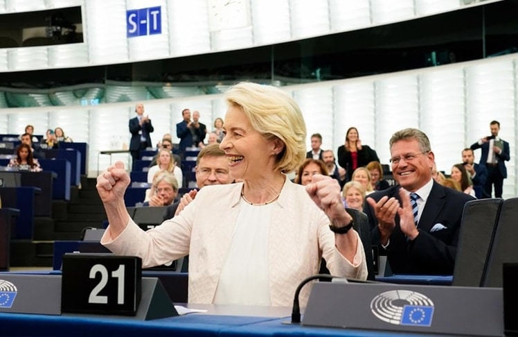 Fünf Jahre mehr: Ursula von der Leyen freut sich am Mittwoch, 18. Juli in Brüssel über ihre Wiederwahl (Bild: Europäische Union / Europäisches Parlament)