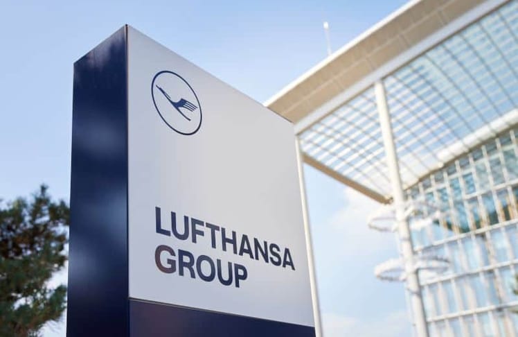 Die Lufthansa kämpft mit sinkenden Ticketpreisen und einem halbierten Nettogewinn im zweiten Quartal 2024, während harte Konkurrenz und Streiks das Unternehmen belasten. © Lufthansa Group