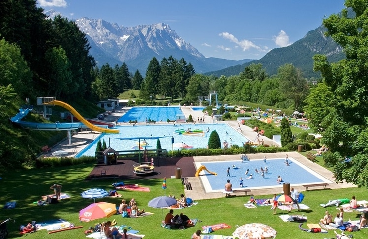 Auch das hier zu sehende Warmfreibad Farchant kommt mit 4,5 Punkten auf eine überdurchschnittliche Bewertung (Bild: Andi Müller)