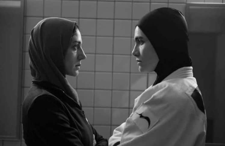 In den Hauptrollen von "Tatami": Zar Amir (links) als Trainerin Maryam und Arienne Mandi (rechts) als die iranische Judoka Leila, die gegen das Regime kämpft. © TELLUX-Gruppe