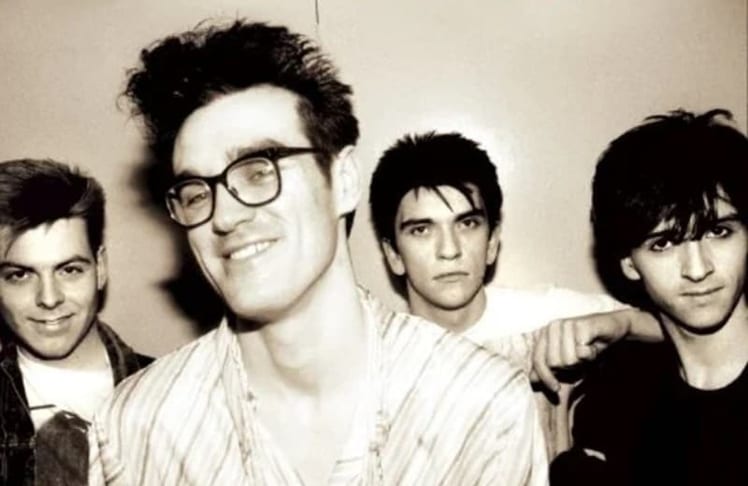 Wird es The Smiths jemals wieder auf eine Bühne ziehen? Wie so oft im Leben dürften Geld und Politik den Ausschlag geben (Bild: Rhino Entertainment Company / Warner Music Group)