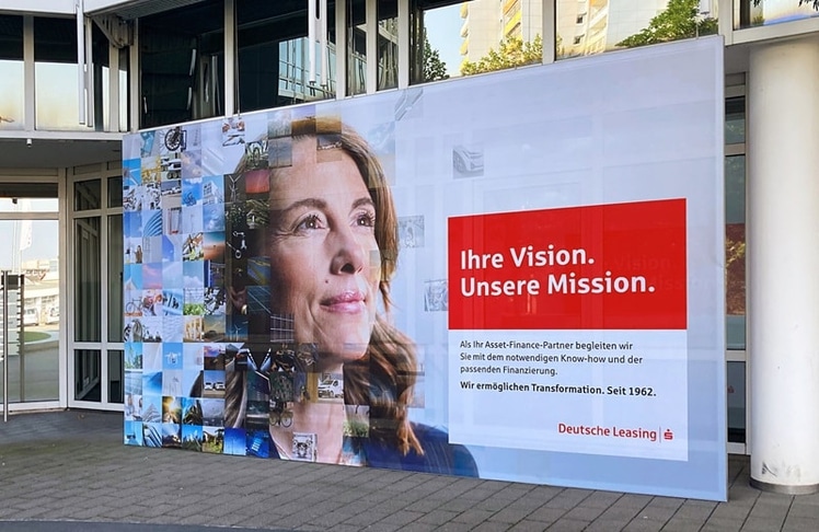 Plakatmotiv der neuen Kampagne, umgesetzt von Brand Factory (Bild: Deutsche Leasing AG)