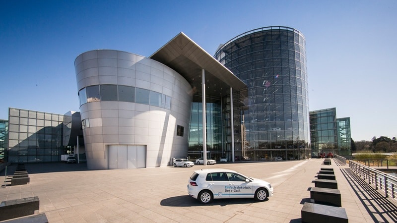 Die Gläserne Manufaktur in Dresden (Bild: Volkswagen AG)