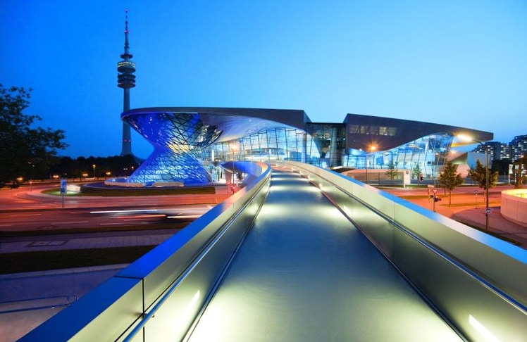 Die BMW Welt in München bietet bis Ende 2024 ein abwechslungsreiches Programm mit Preisverleihungen, Konzerten und neuen digitalen Angeboten, bevor sie im Januar 2025 für Renovierungsarbeiten schließt. © BMW Group