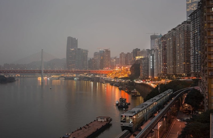 Beiname "Nebelhafte Hauptstadt": Wegen ihrer feuchten Lage und den Hügeln ist die Chongqing oft in Nebel gehüllt. © Flickr, Kristoffer Trolle.