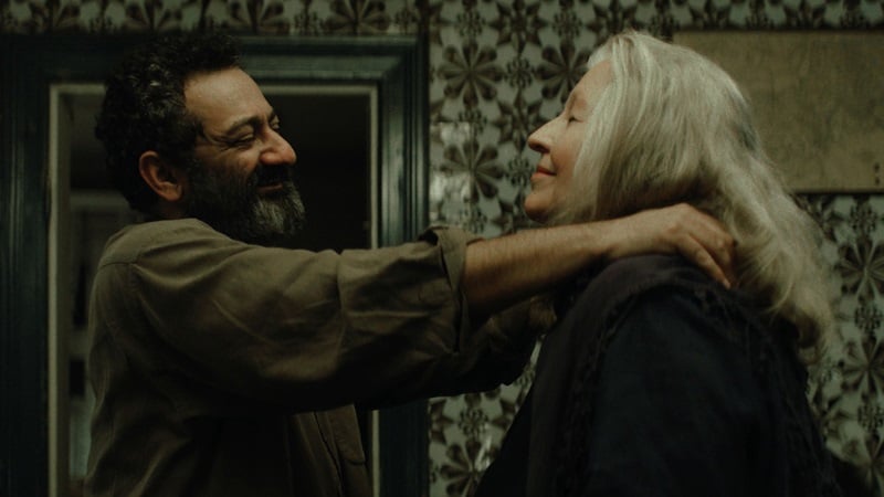 Georges Khabbaz und Hanna Schygulla in "Yunan" (Bild: Red Balloon Film, Productions Microclimat, Intramovies)