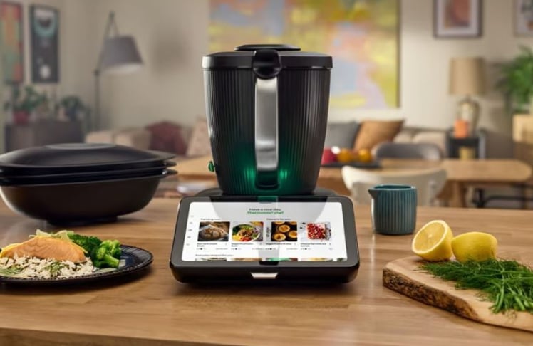 Vorwerk investierte 173 Millionen Euro in die Entwicklung des neuen Thermomix TM7, der mit größerem Touchscreen, modernisiertem Design und erweiterten Funktionen auf den Markt kommt.