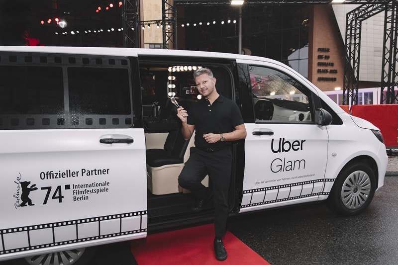  Michael Latus, National Make-up-Artist für Deutschland und Österreich bei ARMANI beauty vor dem Uber Glam   Foto: Tonya Matyu