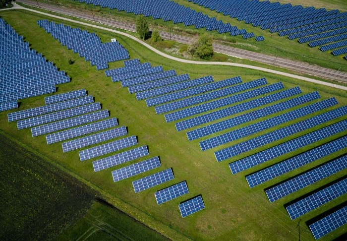 Solarenergie wächst weiter – moderne Photovoltaikanlagen liefern einen immer größeren Anteil am deutschen Strommix.