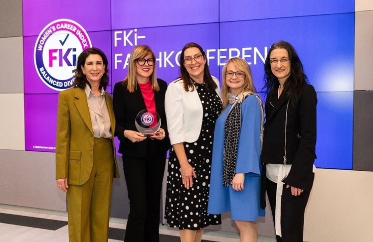 Barbara Lutz mit dem Team der Deutschen Bahn, von links nach rechts: Christine Epler (Head of HR-Strategy, Innovation & Diversity), Katarina Raspe (Referentin Personalstrategie und Diversity), Susann Gebhardt (Karrieremanagerin), und Kerstin Wagner (Executive Vice President Talent Acquisition).