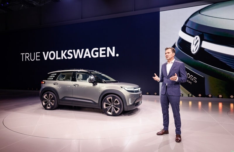 "True Volkswagen" ist inzwischen auch ein schier endloses juristisches Nachspiel der Abgas-Affäre. In den damaligen Skandal waren jedoch weder der heutige CEO Thomas Schäfer noch der ID. CROSS Concept, hier zu sehen auf der diesjährigen IAA Mobility, verwickelt (Bild: Volkswagen) "True Volkswagen" ist inzwischen auch ein schier endloses juristisches Nachspiel der Abgas-Affäre. In den damaligen Skandal waren jedoch weder der heutige CEO Thomas Schäfer noch der ID. CROSS Concept, hier zu sehen auf der diesjährigen IAA Mobility, verwickelt (Bild: Volkswagen)